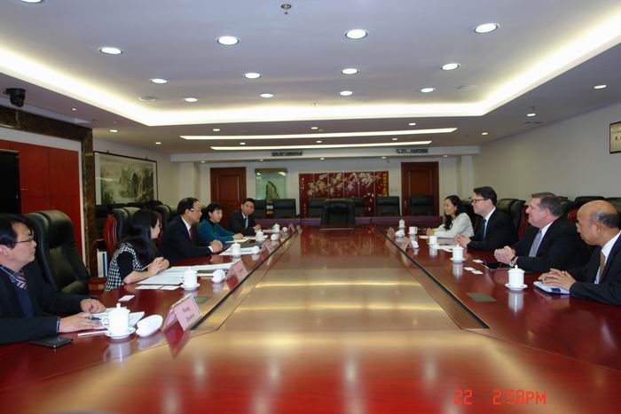 调整大小 会见美国史带新闻照片.JPG