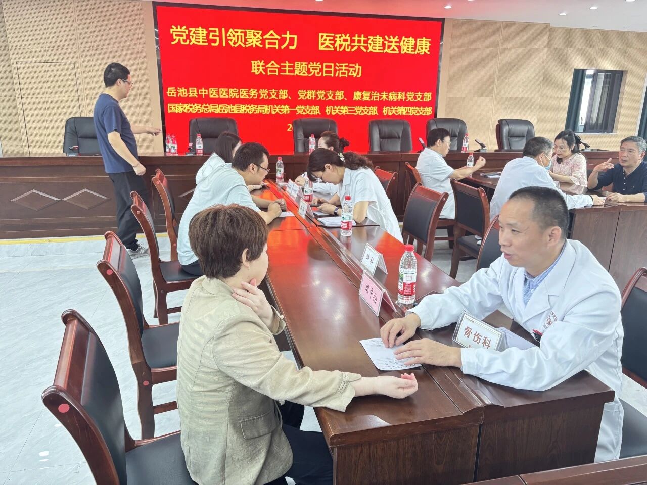 义诊现场。