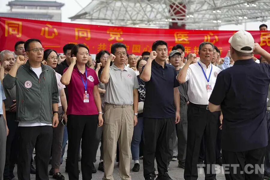 7月3日出征仪式现场 摄影:崔峻