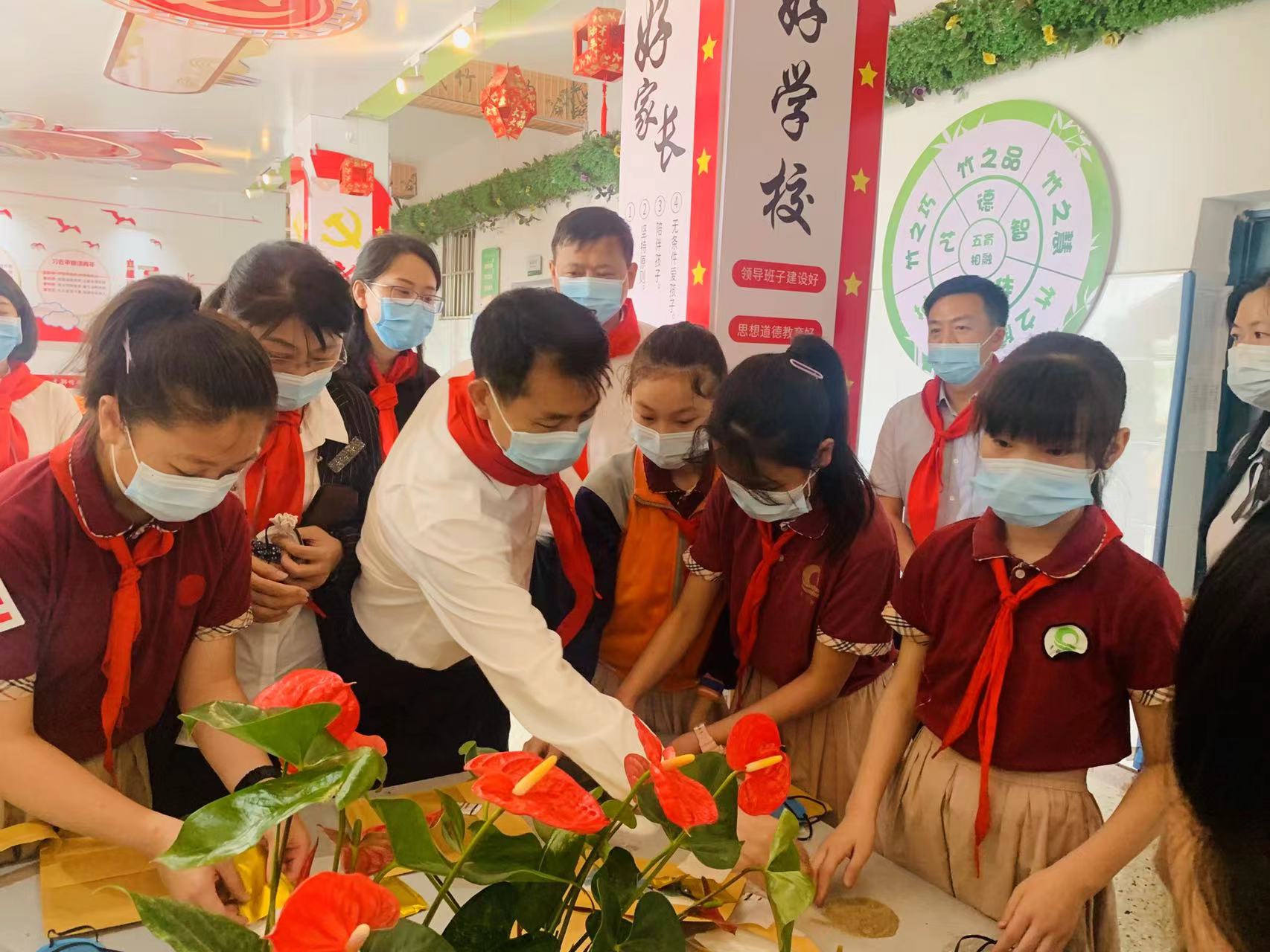 “浓情端午 粽享校园”传统文化扮靓校园 (6).jpg