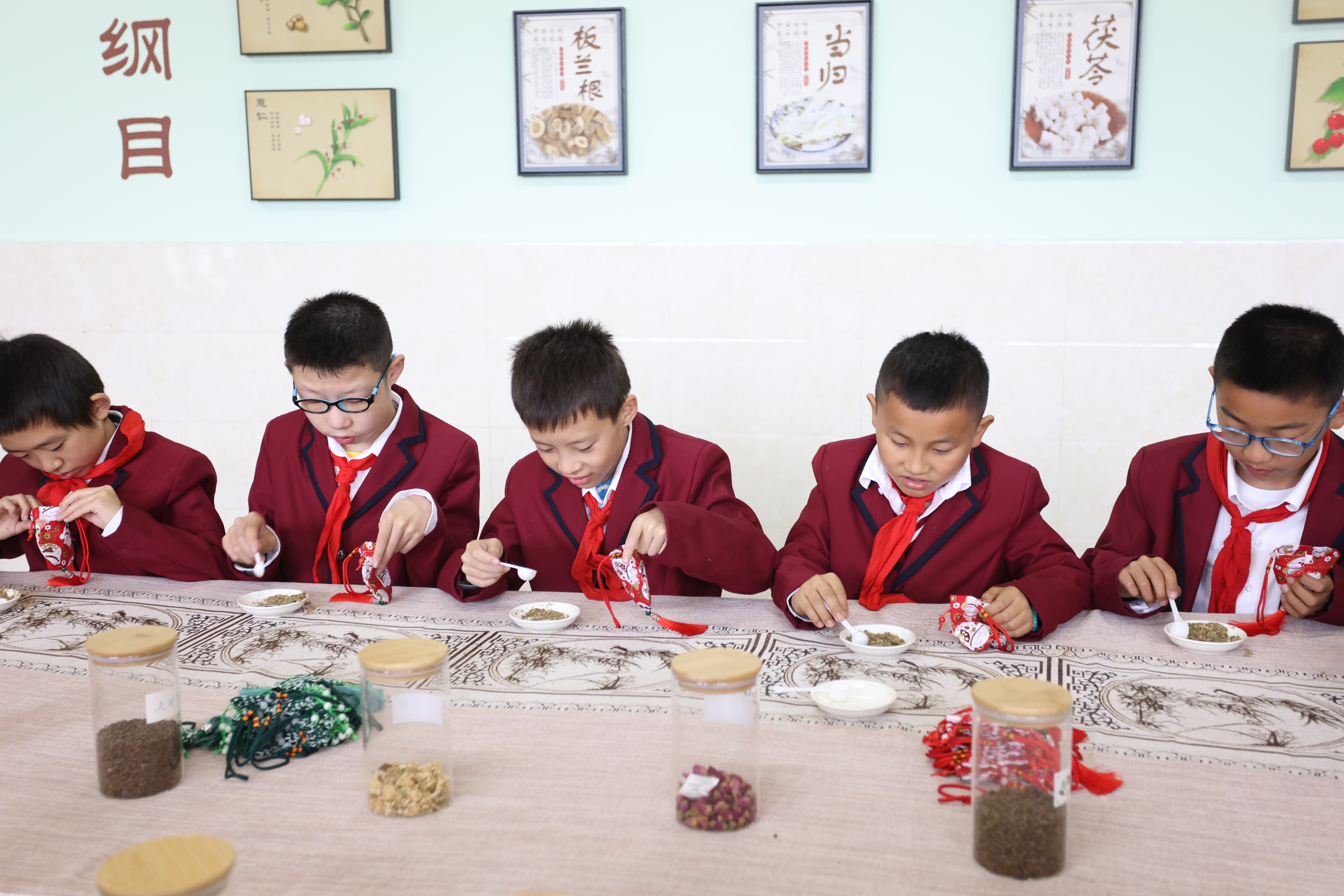 制作香囊 (1).jpg